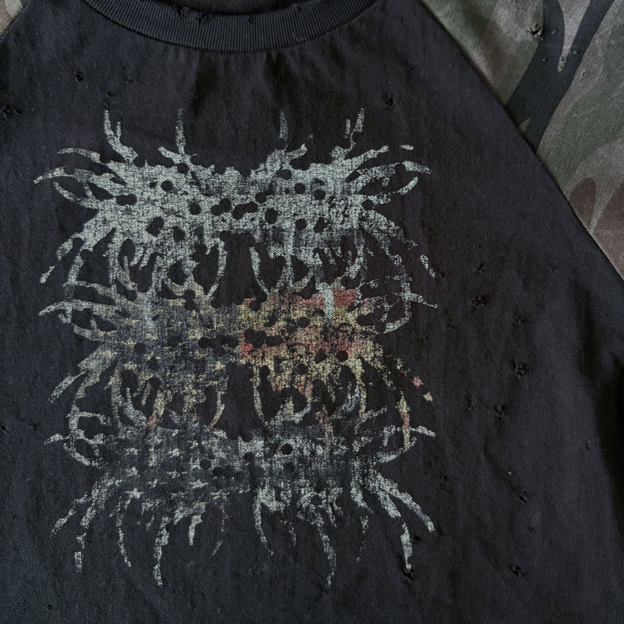 CARIANI® Patriangel Camo Cropped Baby Tee