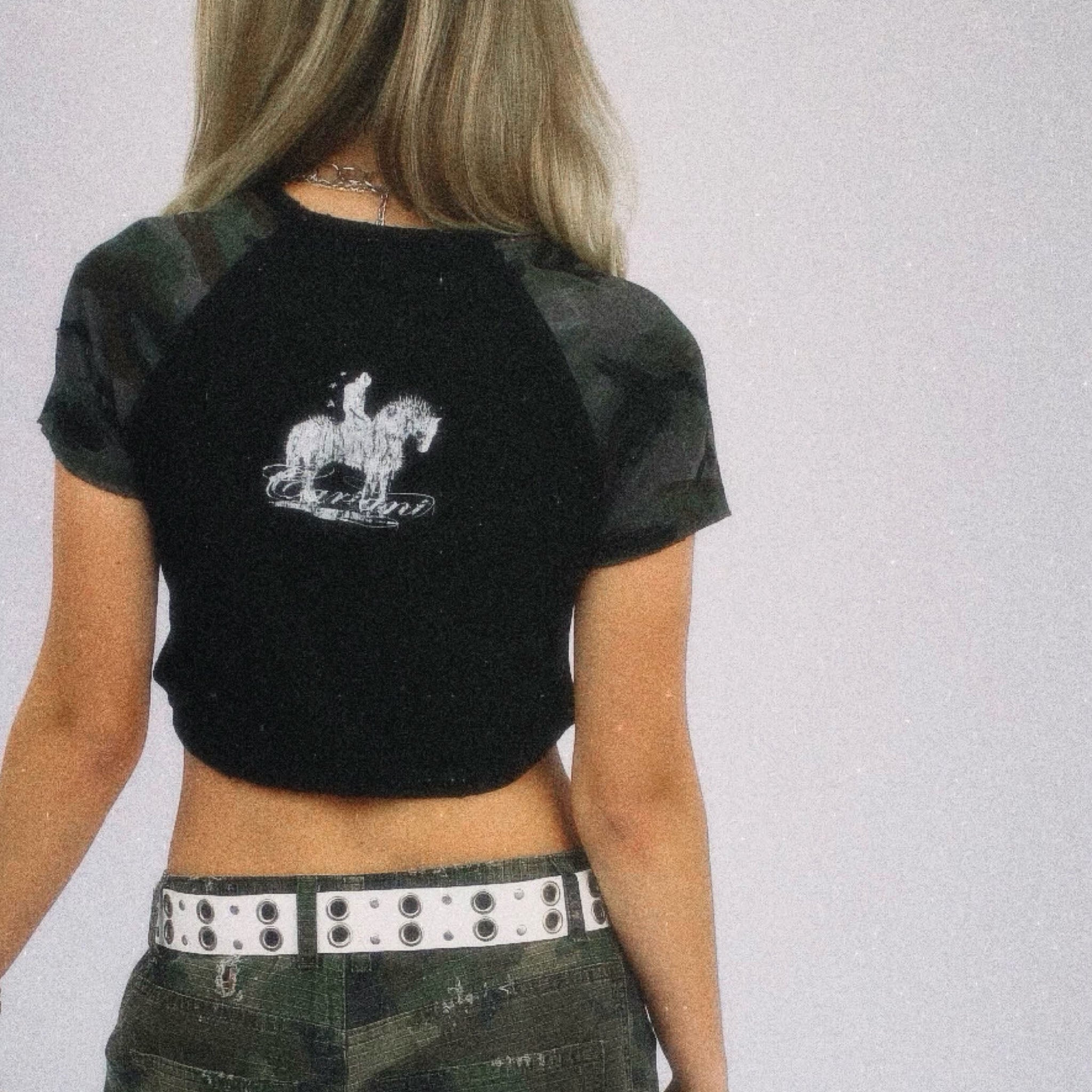 CARIANI® Patriangel Camo Cropped Baby Tee